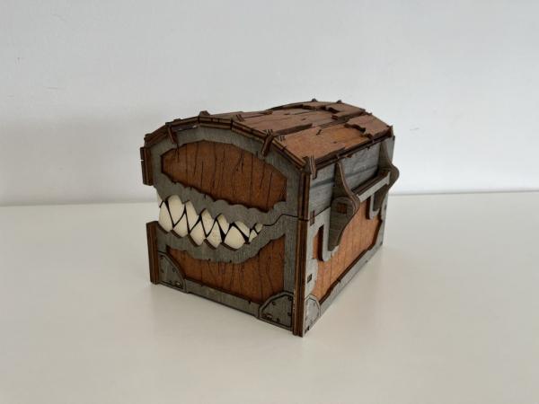 Buchbox- "Monstertruhe" - Ansicht von hinten